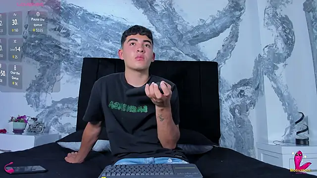 DylanBrownn  online show from April 29, 2026, 8:37 pm