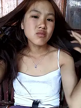 mai-lovelyy online show from April 28, 2026, 7:57 am
