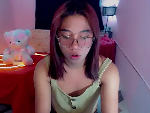 URsexyLylia online show from May 26, 2026, 4:49 pm
