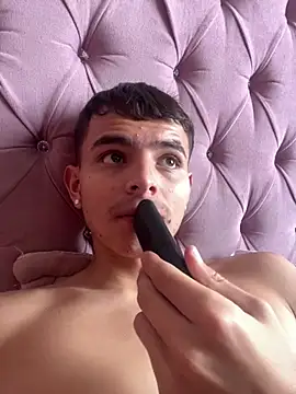 fresdyhot online show from June 30, 2026, 2:06 pm