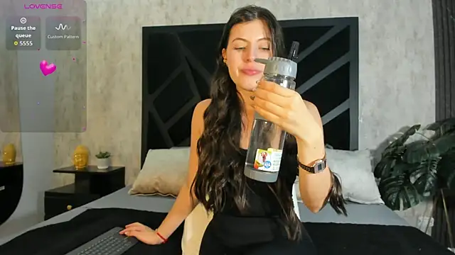 Hillary myerss  online show from May 15, 2026, 5:44 pm