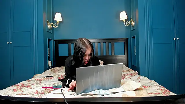 NineSemen online show from April 30, 2026, 1:01 am