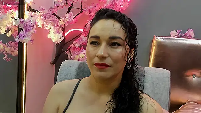 Elizabeth bennett online show from June 22, 2026, 12:35 pm