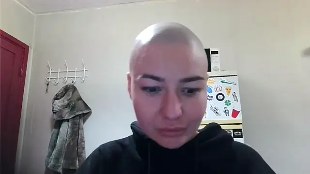 Julia Bright online show from April 30, 2026, 8:57 pm