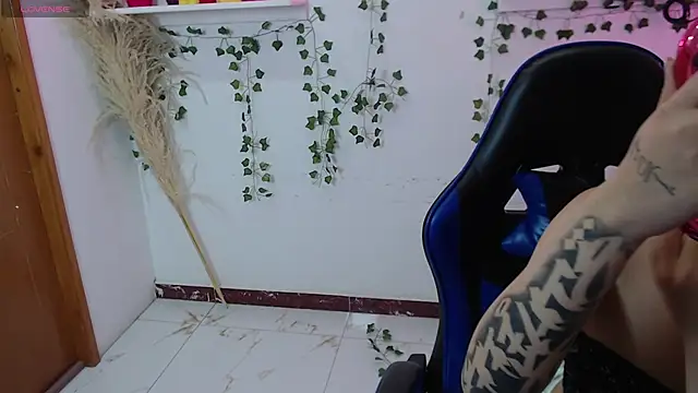 lola star 01 online show from May 11, 2026, 1:34 pm