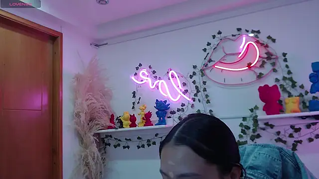 lola star 01 online show from June 12, 2026, 1:31 pm