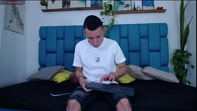 Isak Buddies online show from May 1, 2026, 4:34 pm