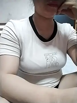 Girl lovebaby online show from May 6, 2026, 1:09 am