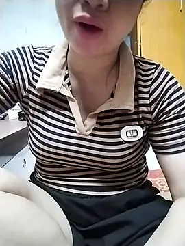 Girl lovebaby online show from May 17, 2026, 12:38 pm
