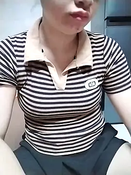 Girl lovebaby online show from May 18, 2026, 6:51 am