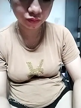 Girl lovebaby online show from May 19, 2026, 7:48 am