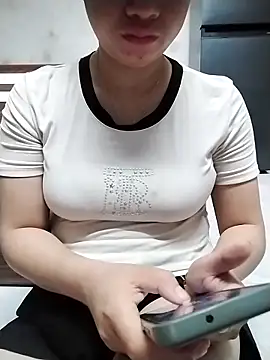 Girl lovebaby online show from May 21, 2026, 1:14 am