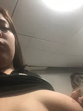 alexaparedes00 online show from June 26, 2026, 9:31 pm