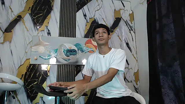 TWINKS BOYSX online show from June 2, 2026, 1:11 pm