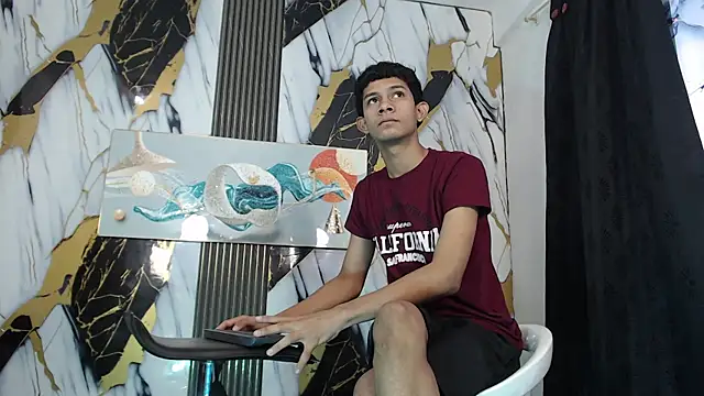 TWINKS BOYSX online show from June 8, 2026, 3:34 pm
