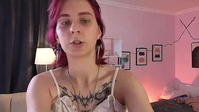 Snapshot of Cruela_Bena chatting on June 25, 2026, 3:06 pm Cruela Bena online show from June 25, 2026, 3:06 pm