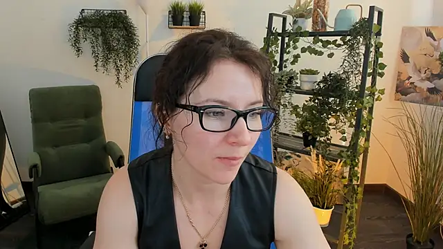 Snapshot of AureliaGleam chatting on May 11, 2026, 4:36 am AureliaGleam online show from May 11, 2026, 4:36 am