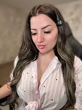 SophiePale online show from April 13, 2026, 8:29 am