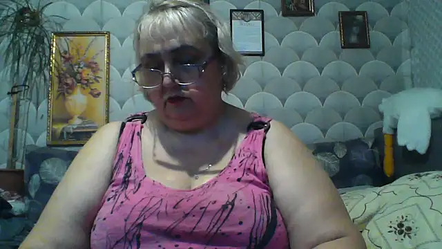 MarinaFarina53 online show from June 17, 2026, 5:34 pm