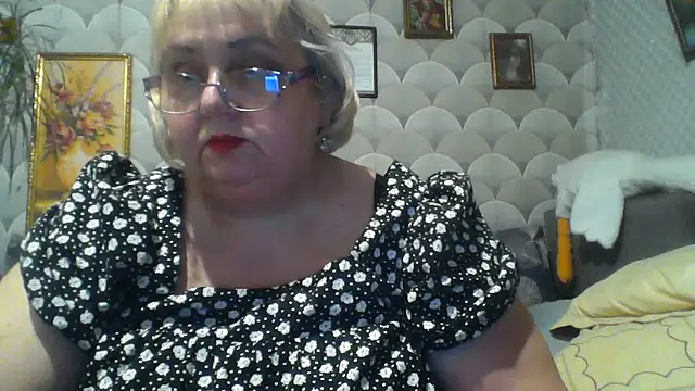 MarinaFarina53 online show from June 8, 2026, 6:19 pm
