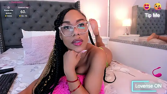 Erikaamore online show from June 16, 2026, 12:49 pm