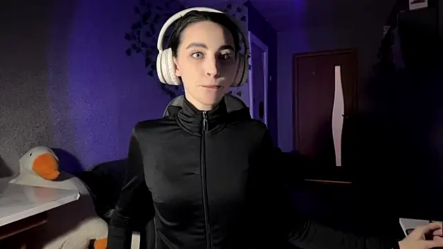 NightFoxxx online show from May 11, 2026, 7:21 am