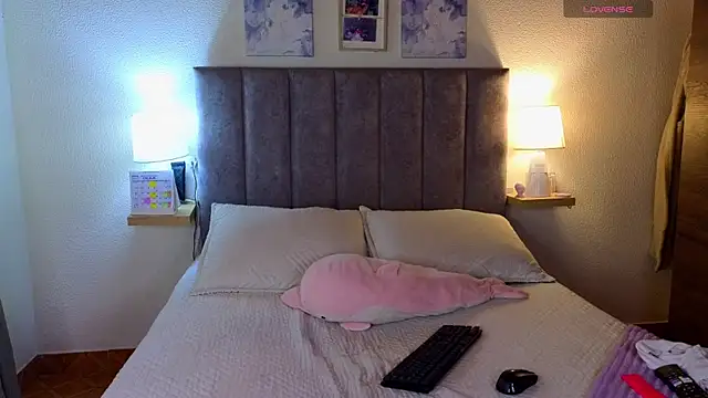 Victoria Hils online show from July 10, 2026, 3:45 pm