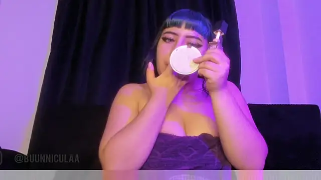 LarissaHell online show from June 7, 2026, 8:36 pm