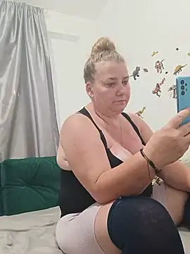 JuliaBestX online show from June 24, 2026, 8:17 pm