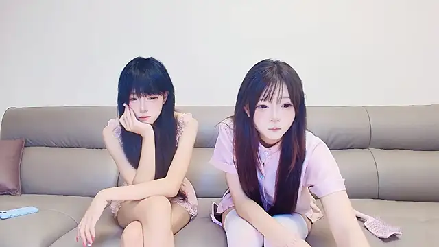 guoguo-888 online show from June 17, 2026, 6:13 am