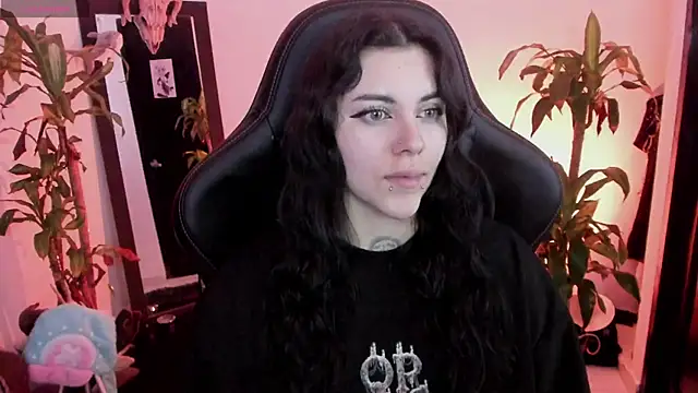 MissCharlottte 18 online show from June 12, 2026, 4:43 am