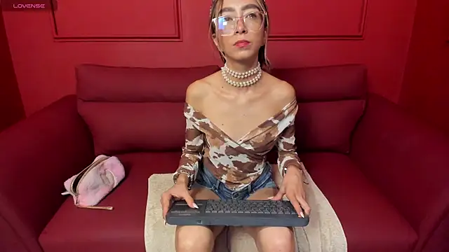 HannaCarttier  online show from May 30, 2026, 12:55 pm