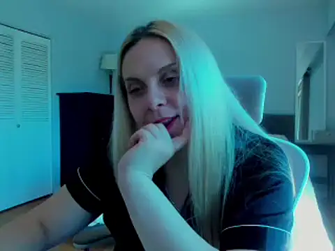 Laviora online show from May 31, 2026, 11:38 pm