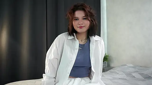 AlesiaPeasel online show from May 22, 2026, 12:25 pm