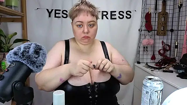 mistress molly online show from May 21, 2026, 5:27 am