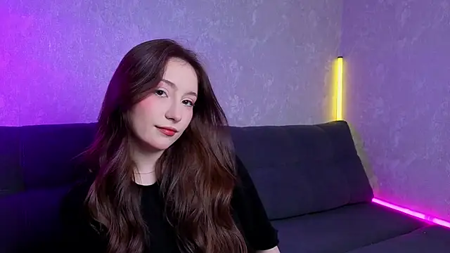LunariaLive online show from June 10, 2026, 10:27 am