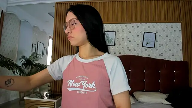 SophiieCalloway1 online show from June 30, 2026, 3:12 pm