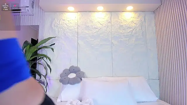 Dulce Vict online show from June 19, 2026, 3:56 am