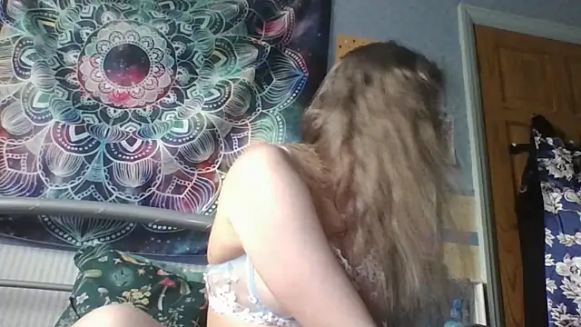 Izzylove47 online show from June 5, 2026, 9:26 am