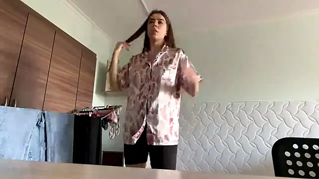 LaurindaStalford online show from June 4, 2026, 1:49 pm