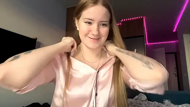Lisi Kiss  online show from May 17, 2026, 5:46 pm