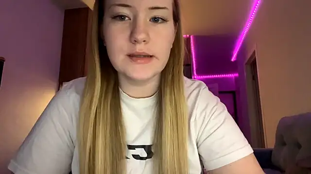 Lisi Kiss  online show from May 18, 2026, 6:01 pm