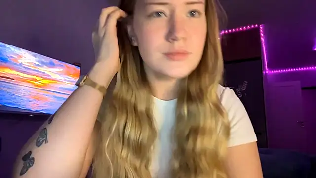 Lisi Kiss  online show from June 3, 2026, 7:51 pm