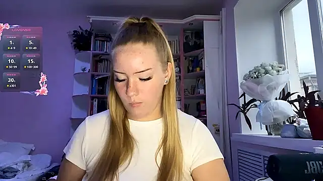 Lisi Kiss  online show from June 30, 2026, 5:24 pm