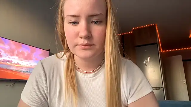 Lisi Kiss  online show from May 24, 2026, 6:08 pm
