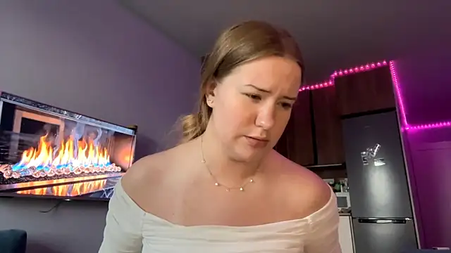 Lisi Kiss  online show from June 4, 2026, 6:12 pm