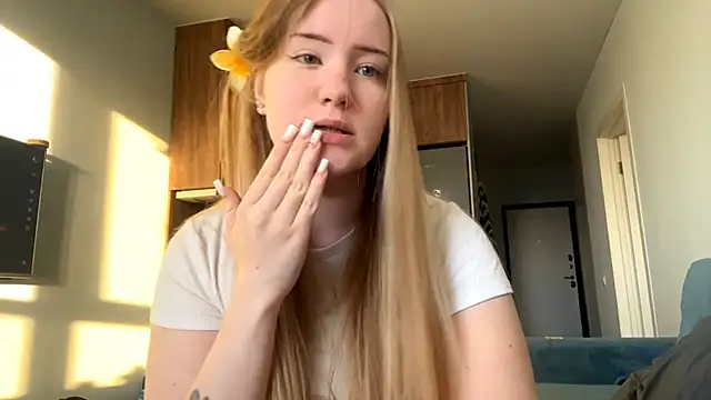 Lisi Kiss  online show from May 23, 2026, 5:23 pm