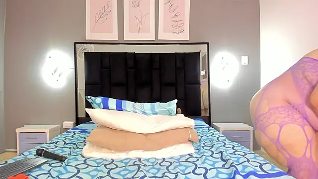 zoe curvyy online show from June 25, 2026, 12:21 pm