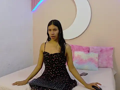 SamanthaLaurent online show from July 6, 2026, 7:49 pm