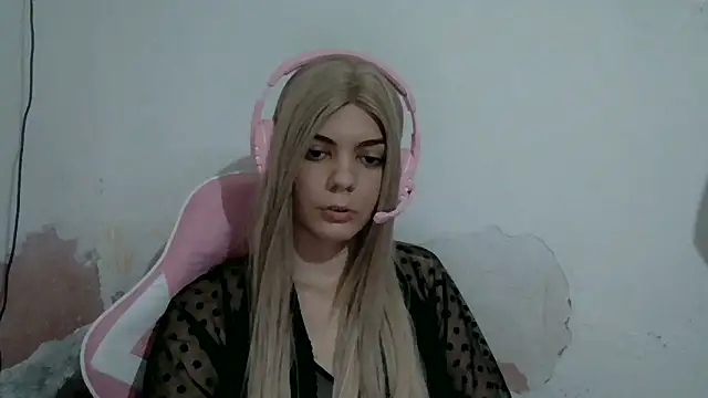 Snapshot of Angel_Ristoww chatting on June 5, 2026, 12:59 am Angel Ristoww online show from June 5, 2026, 12:59 am